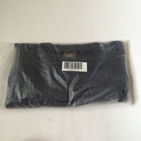 NWT(OS) Victoria’s Secret Crushed Velvet Tote Bag Chevron Quilted Black Velour - Picture 7 of 7